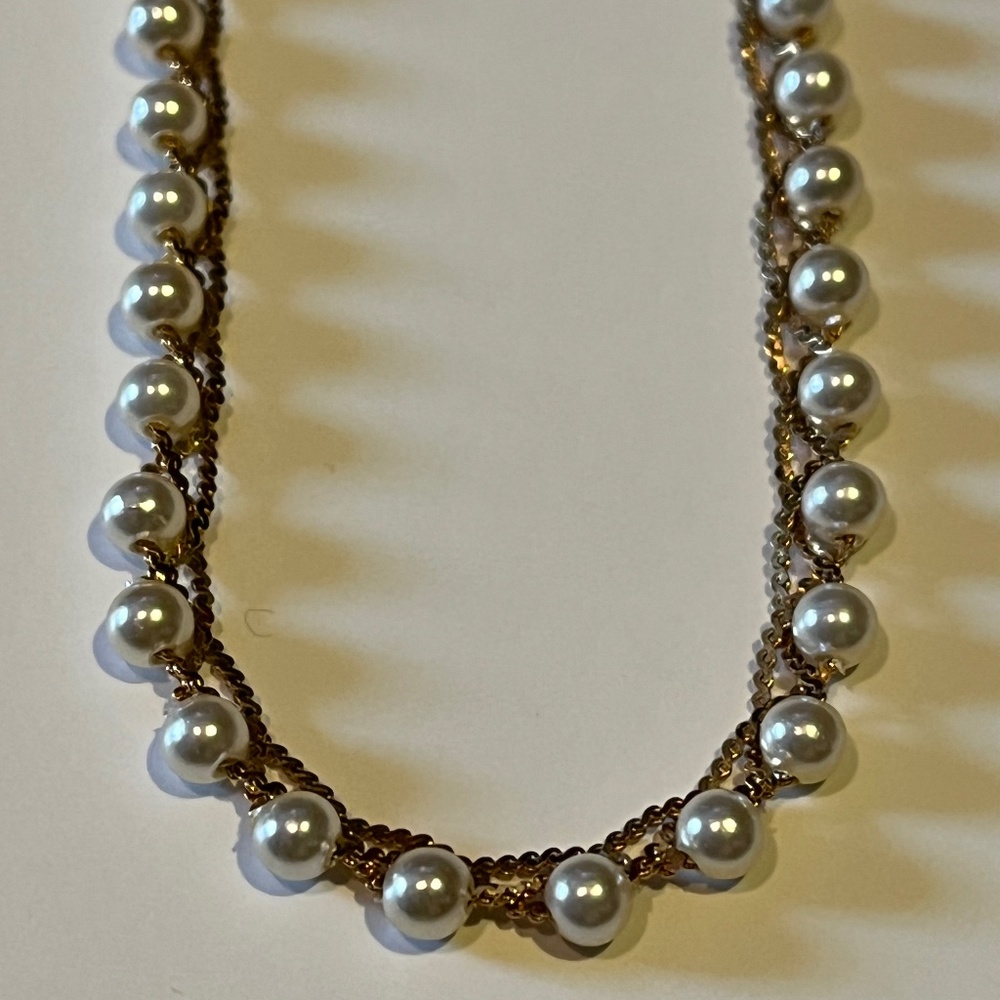 17 inch necklace w tiny pearl like beads